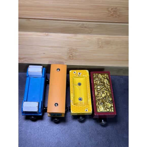 Thomas & Friends Train Wooden Railway 2003 Ice, Box, Gold & Honey Barrel Car - Picture 6 of 8